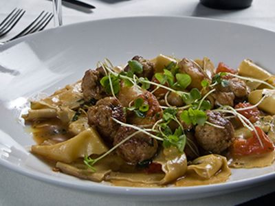 What is a recipe for meatballs in beef gravy?